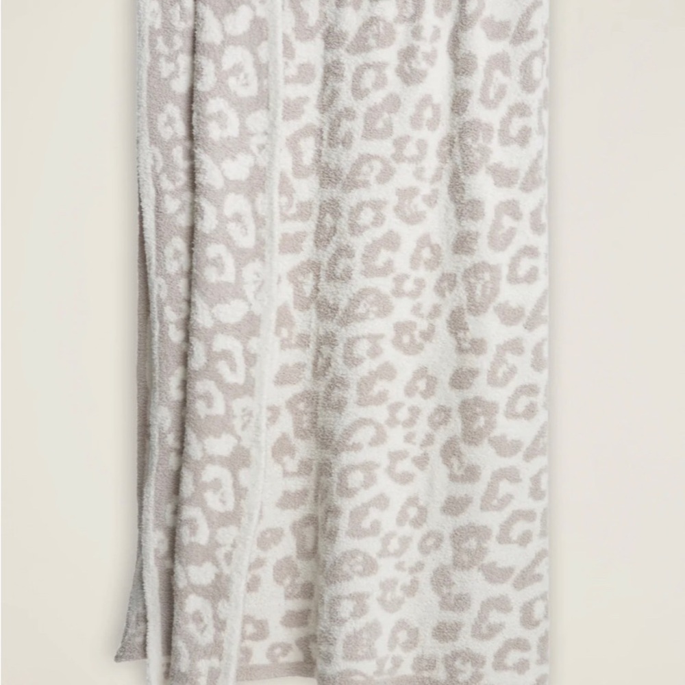 Barefoot dreams cozy chic leopard print throw MINT!!! 🙌🏻❤️🙌🏻